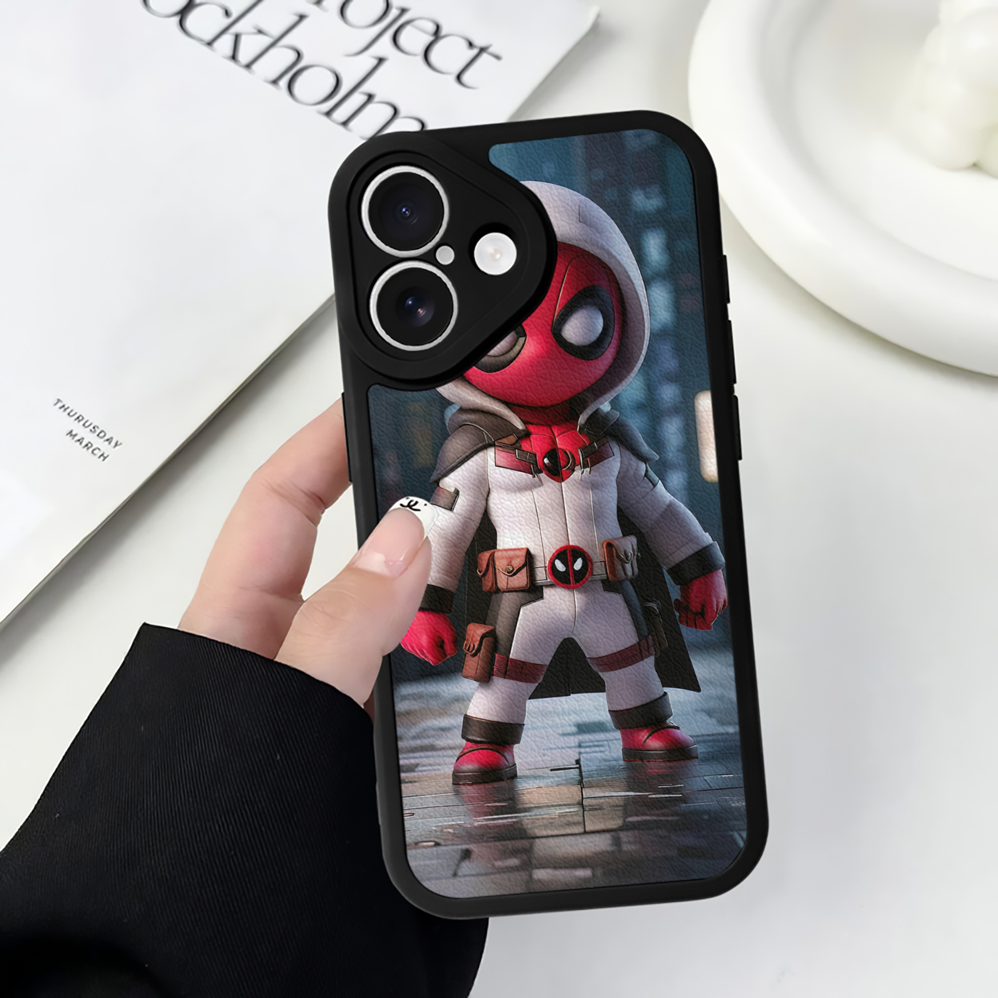 （画像用） Deadpool デッドプール 【iPhone 16シリーズ対応】シリコンスマホケース（レザー調） 材質：シリコン